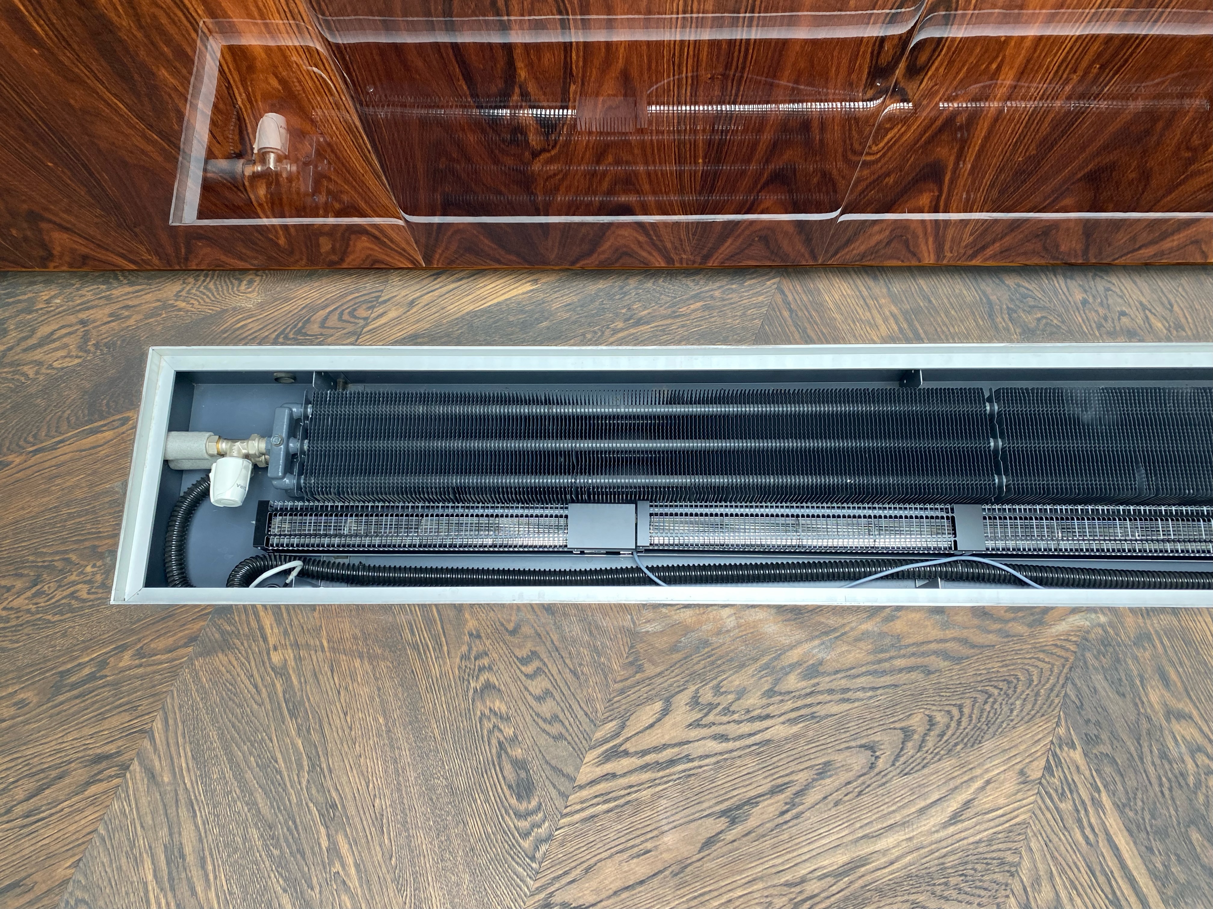 Plug&Play – fan installed in a wooden cover